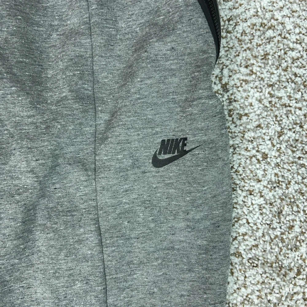 Nike Pants Womens XL Gray Tech Fleece Jogger Zip Pockets Running Gym Sport Logo
